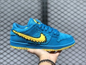 Grateful Dead x Nike SB Dunk Low CJ5378-400