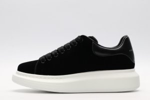 ALEXANDER MCQUEEN OVERSIZED SNEAKER black