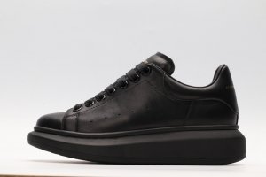 ALEXANDER MCQUEEN black oversized sneakers